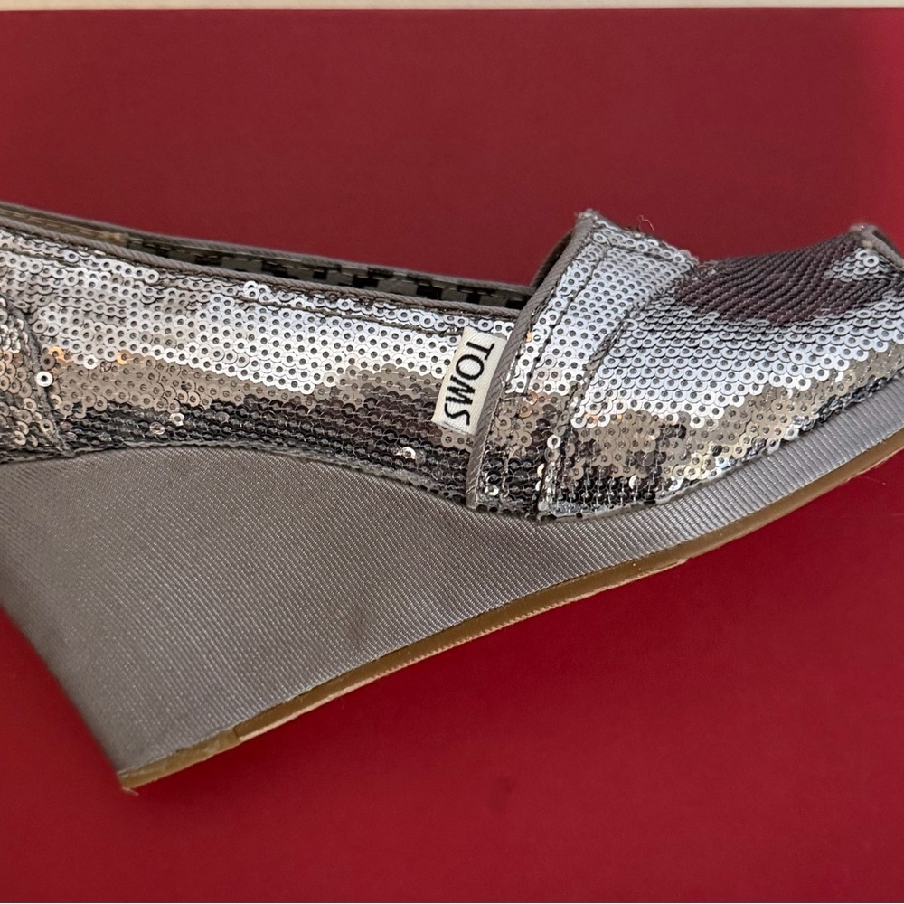 TOMS Women's Silver Sequin Wedges